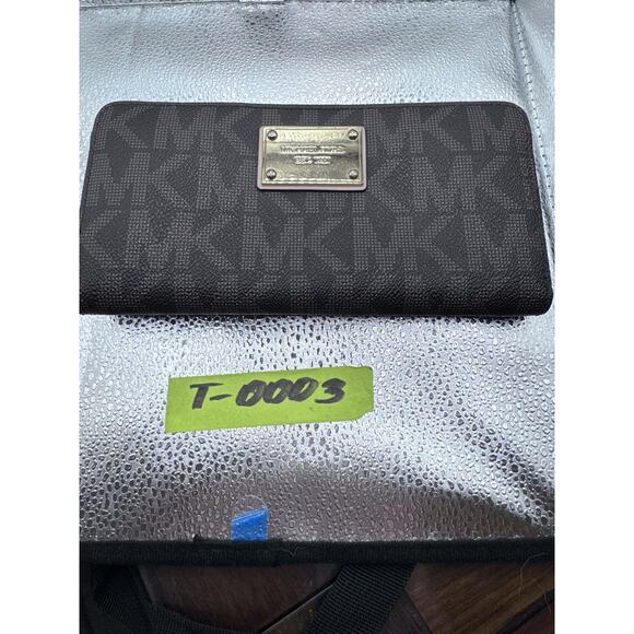 Michael Kors Sign MK Logo Zip Around WALLET Brown 8” W x4”H x .5” D - Picture 9 of 9